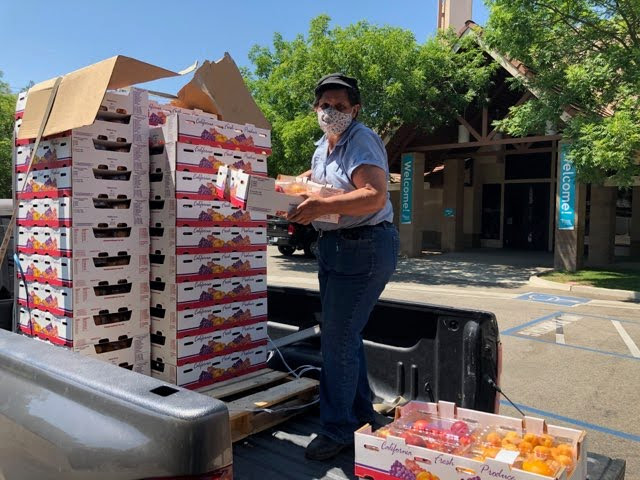 Community food distribution - FACE Fresno